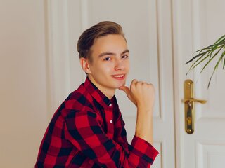 CuteTwinkMiguel show videos online