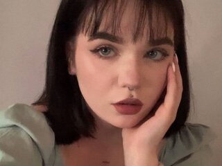 LunaMuray video recorded online
