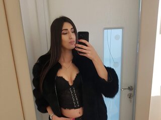 RoxyDecker shows nude live